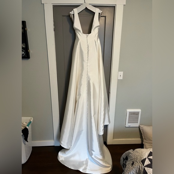 Monique Lhuillier Bliss wedding dress size 8 - Picture 4 of 10